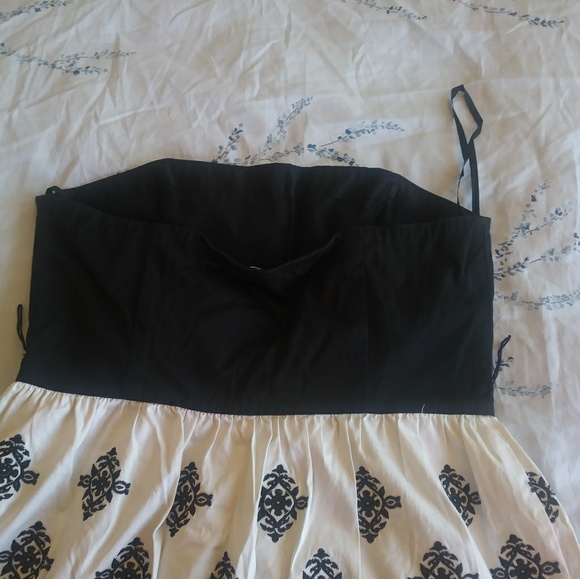 Strapless White House | Black Market Dress - Picture 2 of 3